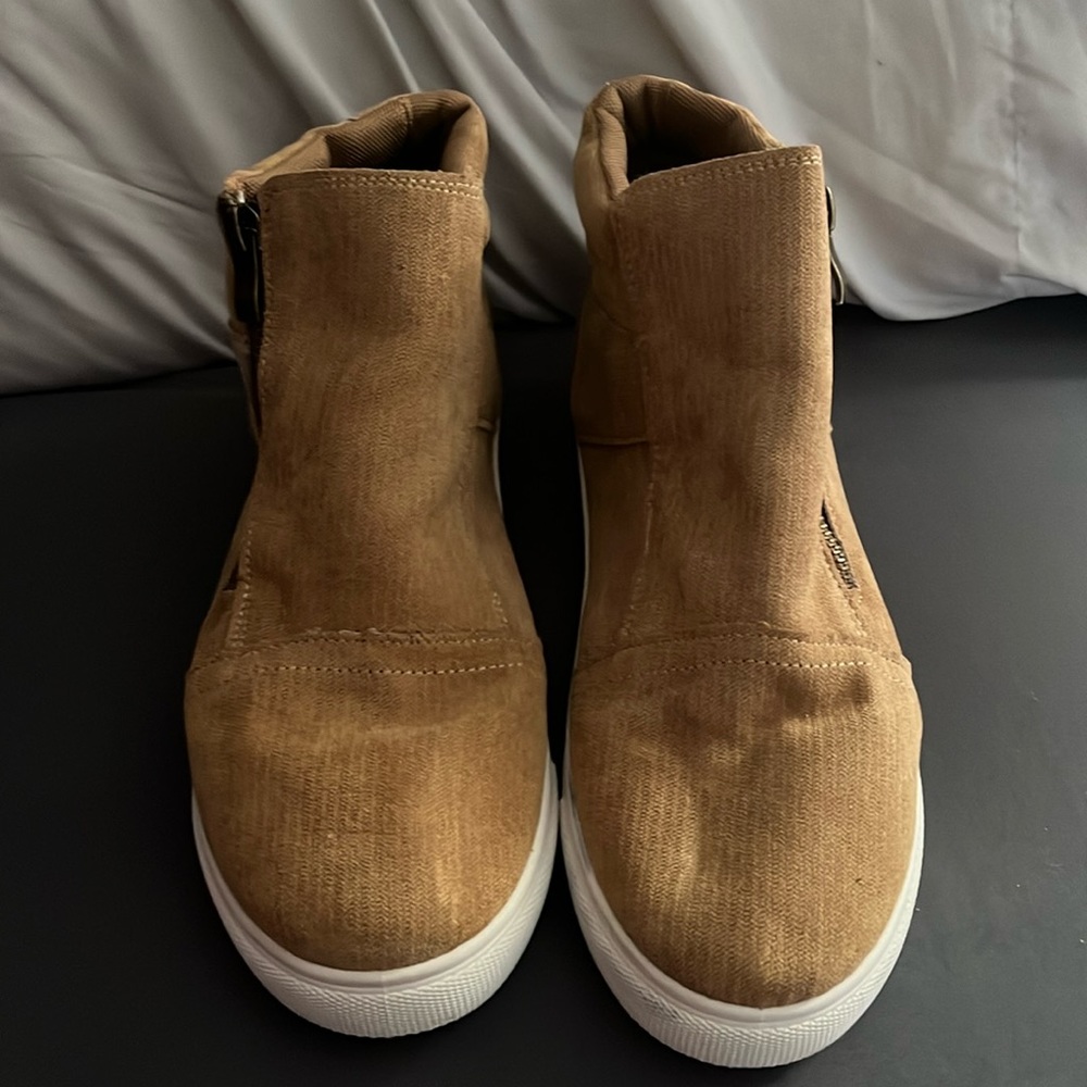 New Size 10 Side zip tan shoe wedges